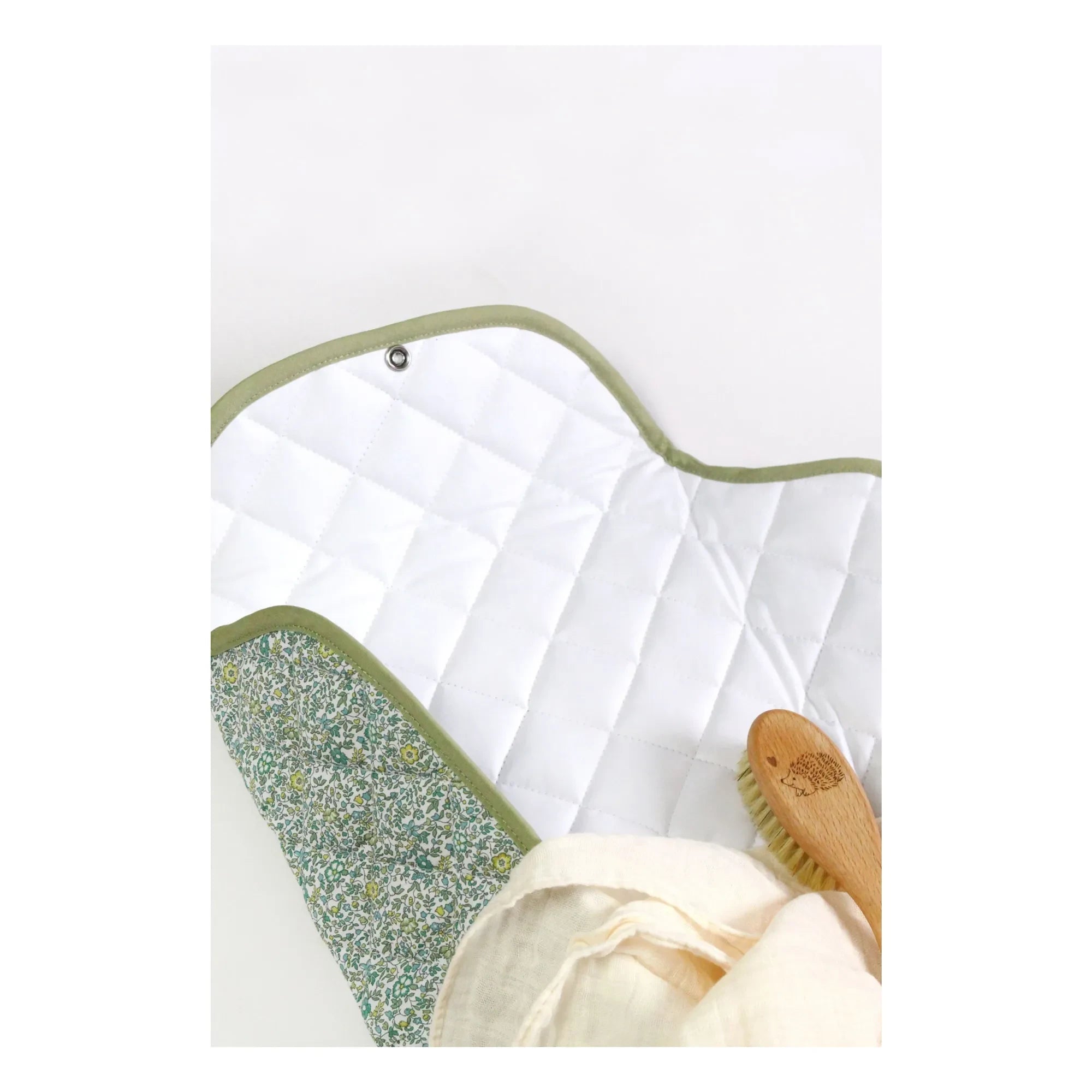 Barnabé aime le café - Andrea travel changing mat | Sage