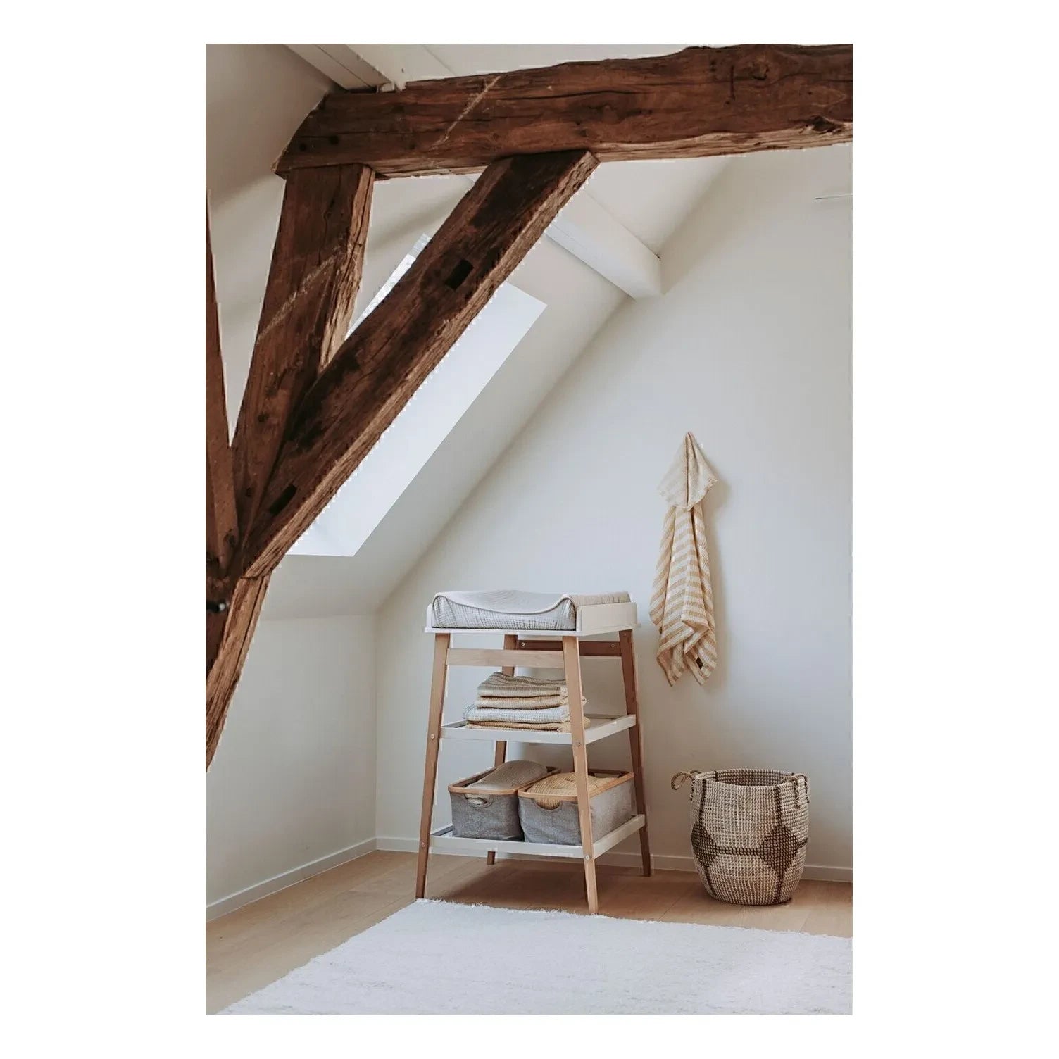 Quax - Hip Changing Unit | Clay