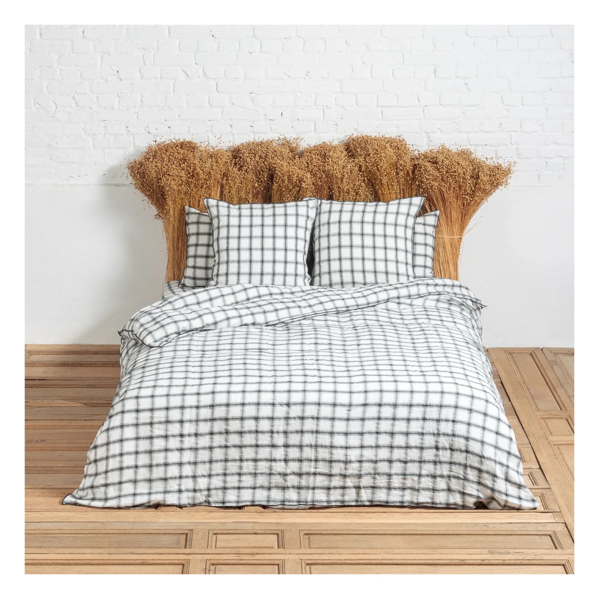 Le Monde Sauvage - Highland Washed Linen Duvet Cover | White