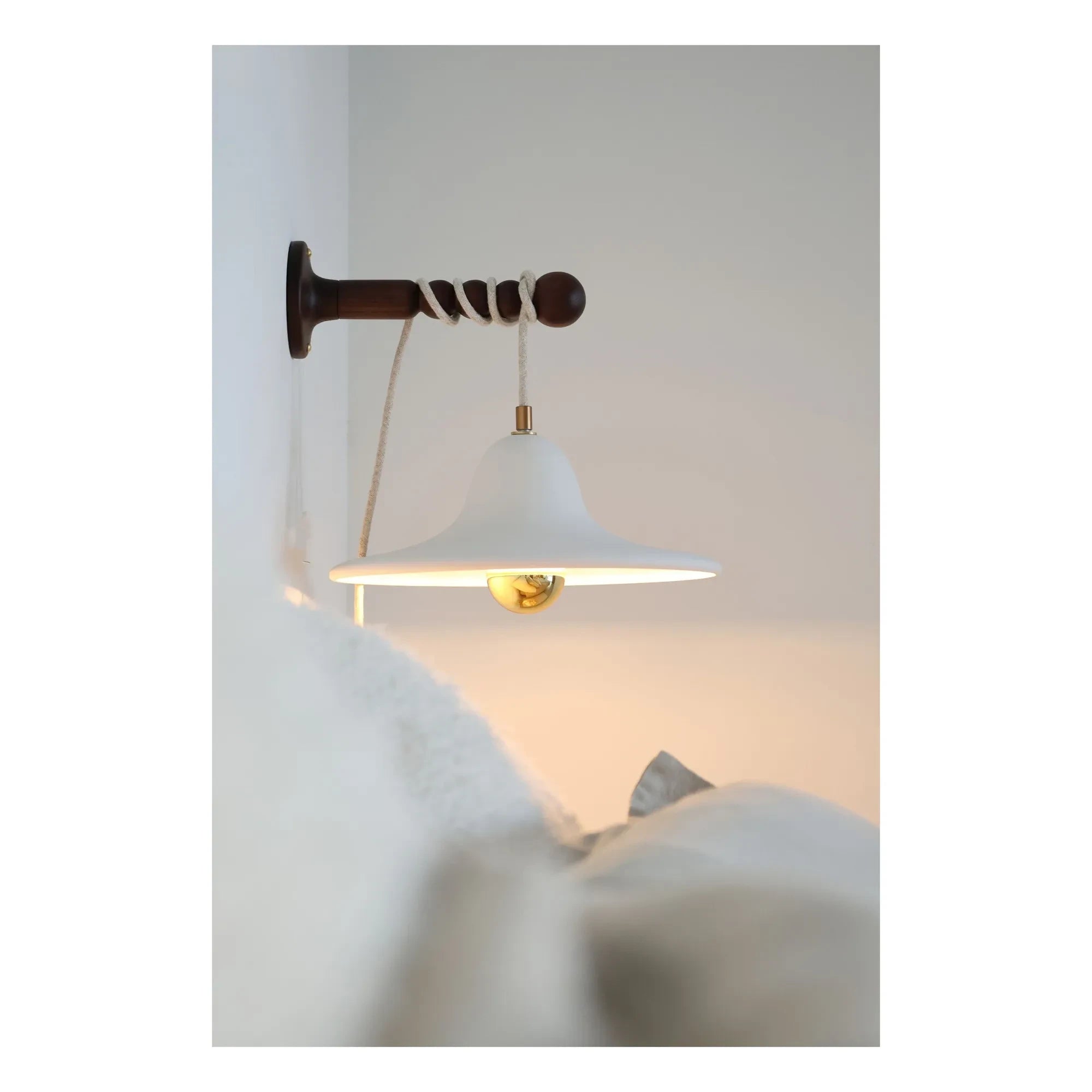 Masamé - Gigaro Raw Ceramic Hand Lamp | Warm White