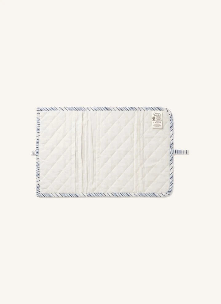 Editions Aimable - Henriette health book cover | Pommette Poplin