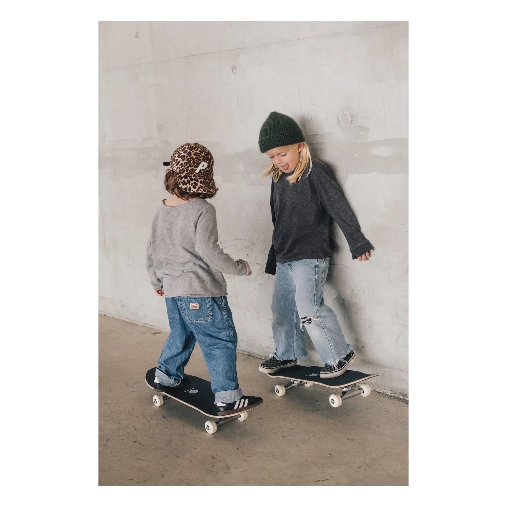 Mino Skateboards - Sunny Stars Skateboard | Black