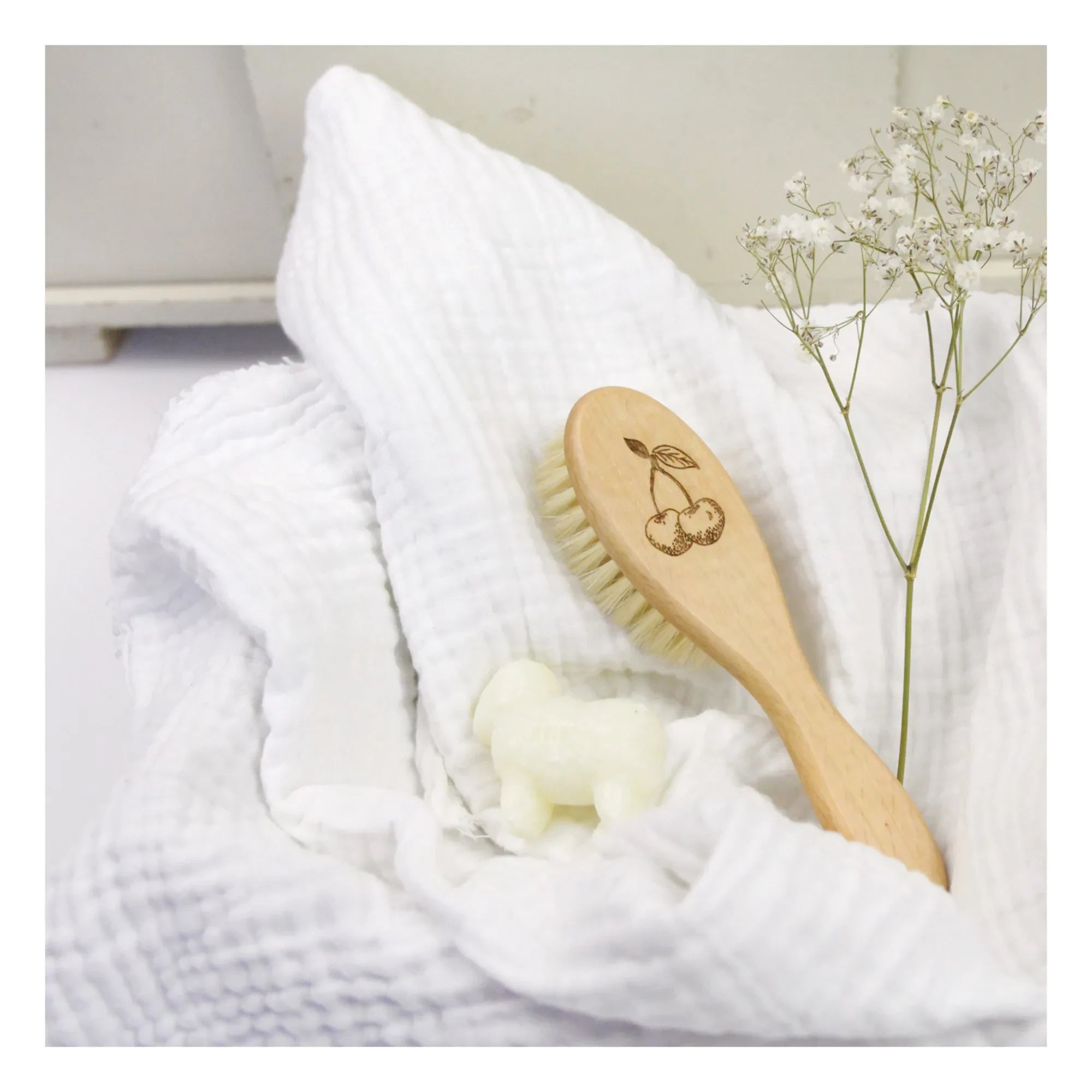 Barnabé loves coffee - Beechwood and Silk Hairbrush
