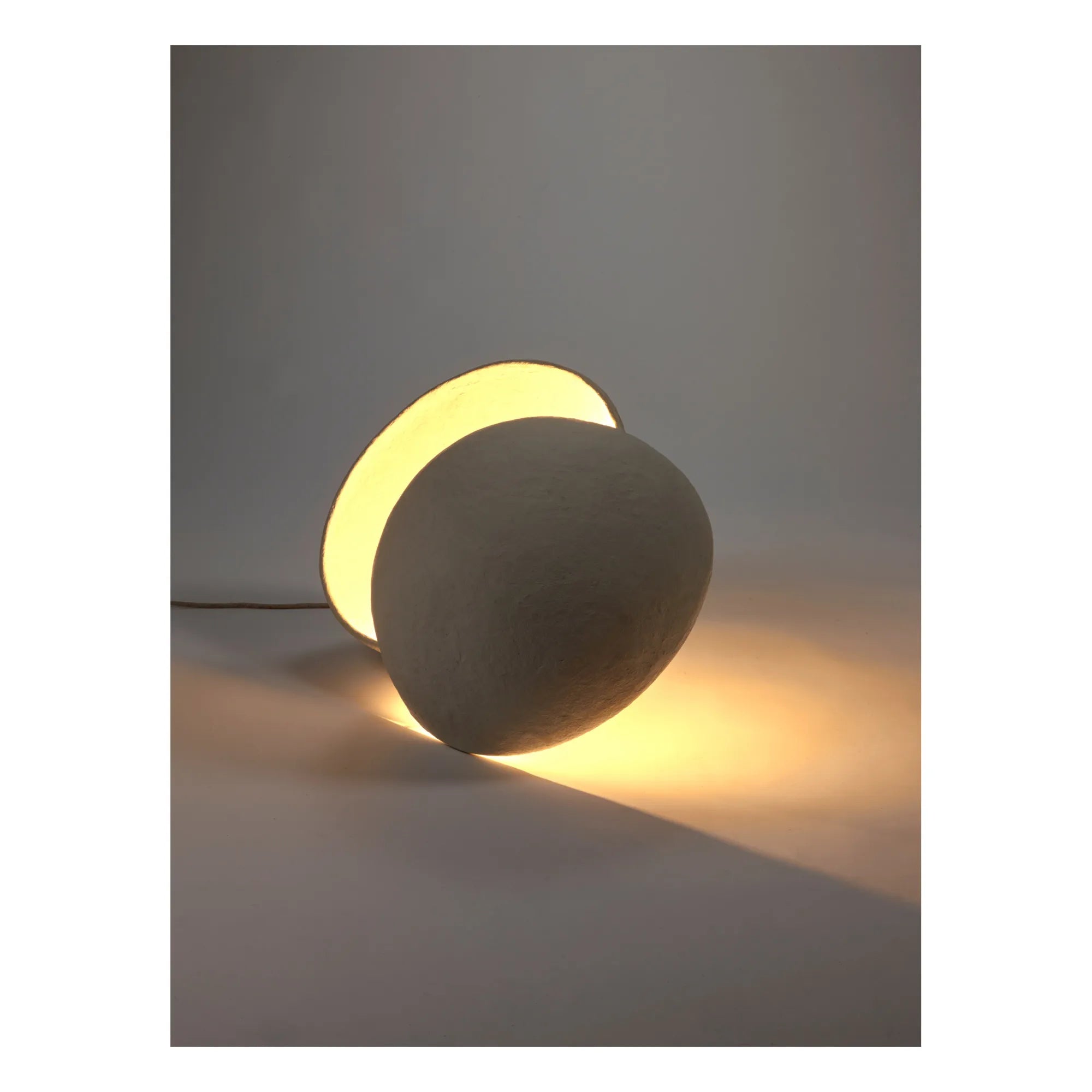 Serax - Earth Round Papier-Mâché Lamp | White