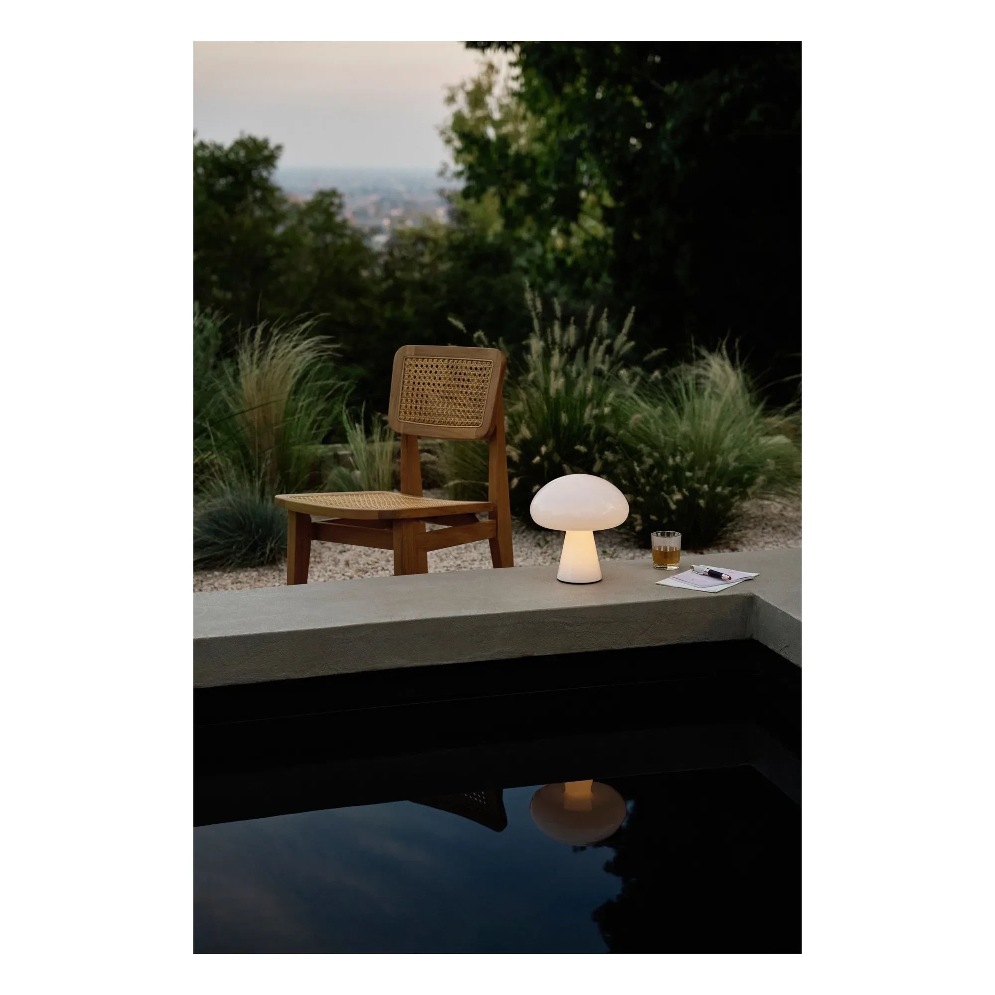 Gubi - Obello table lamp, Bill Curry | White