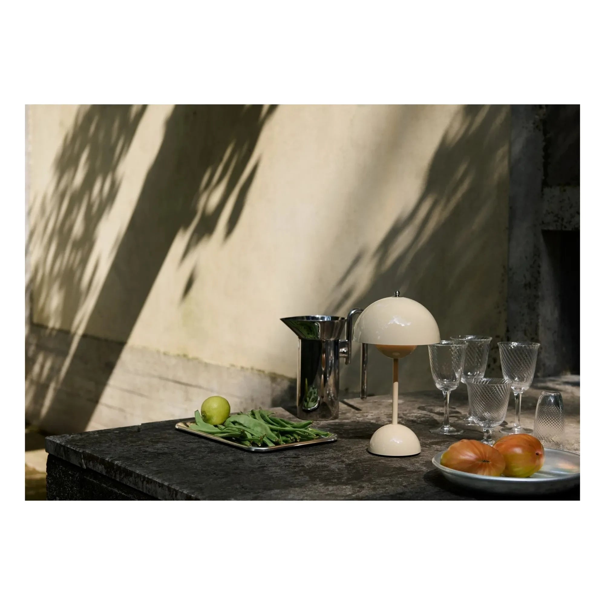 & Tradition - Flowerpot VP9 Table Lamp, Verner Panton | Ivory