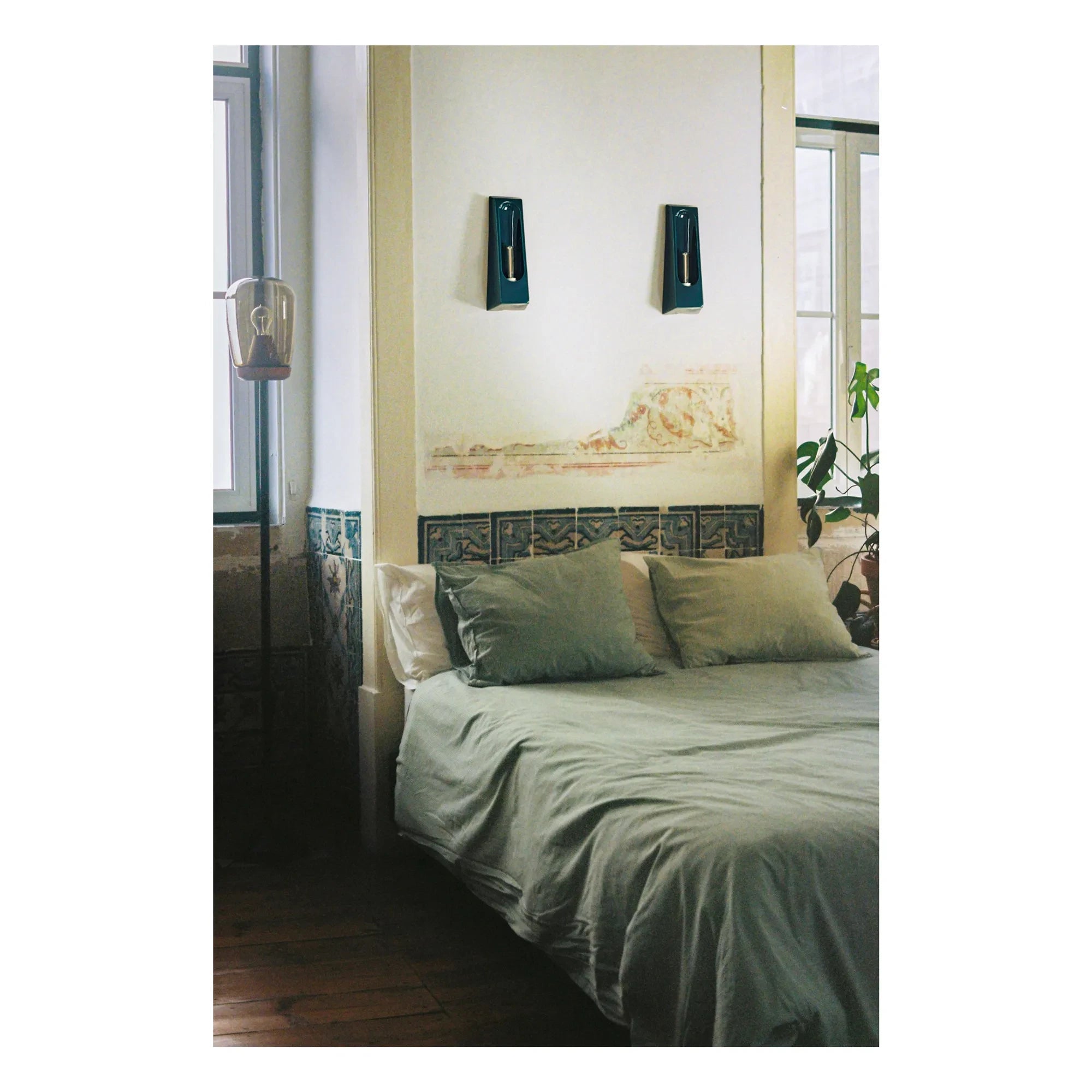 Violaine d'Harcourt - Alcove Wall Lamp | Blue