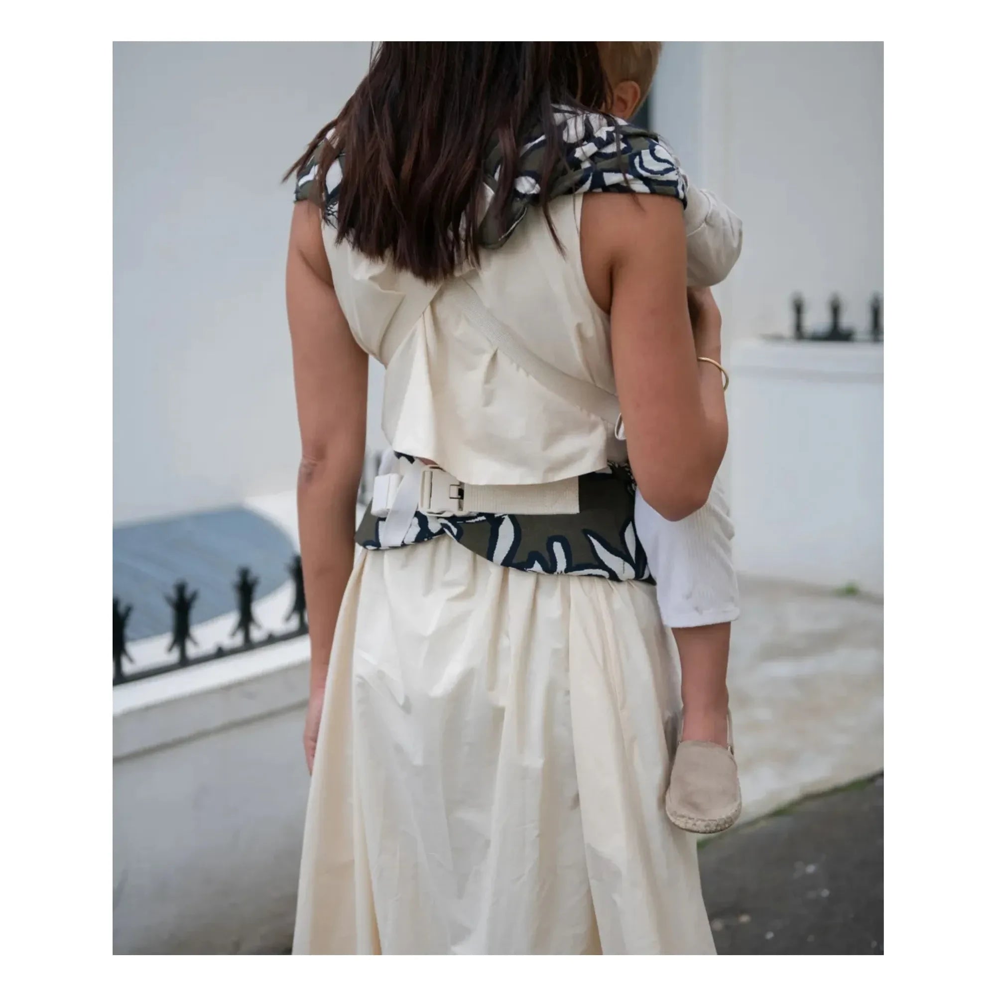 Mama Hangs - Carry & Bloom Baby Carrier | Khaki