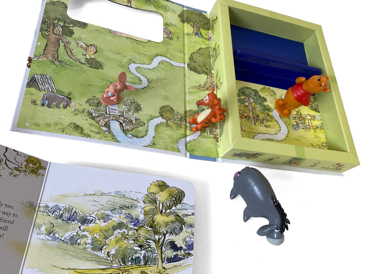 Phidal - Winnie the Pooh Tattle Tales Figurine Toy English Activity and Story Book