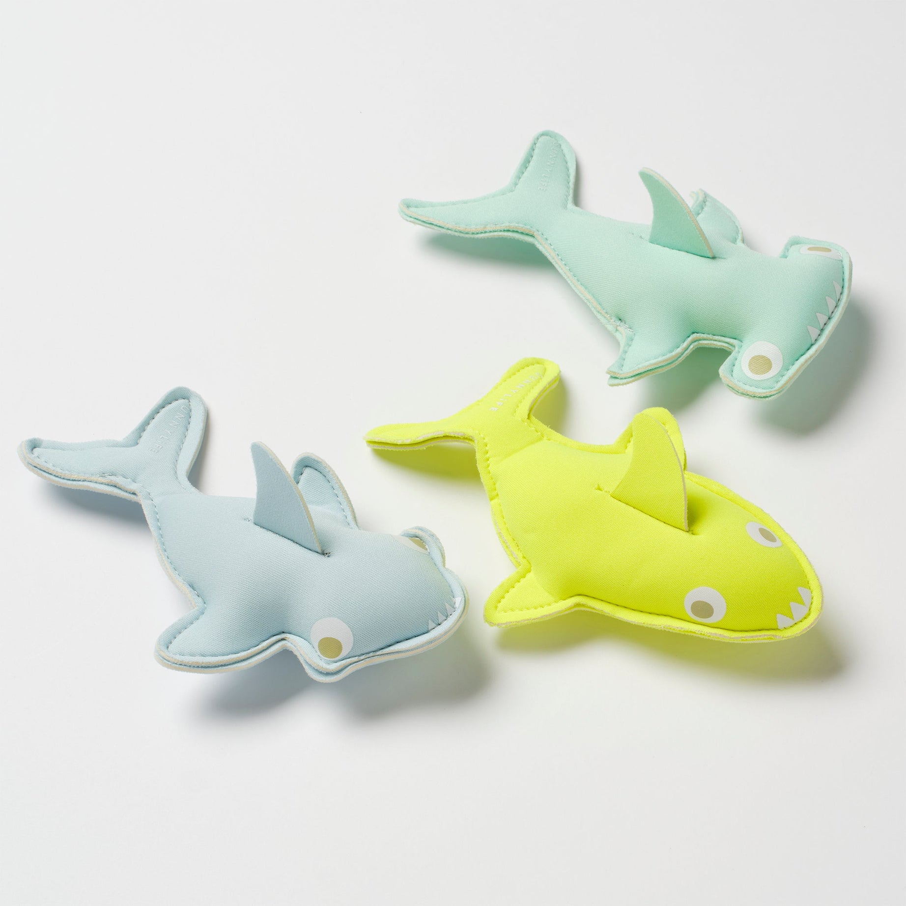 Sunnylife - Salty the Shark Sea and Pool Diving Toys