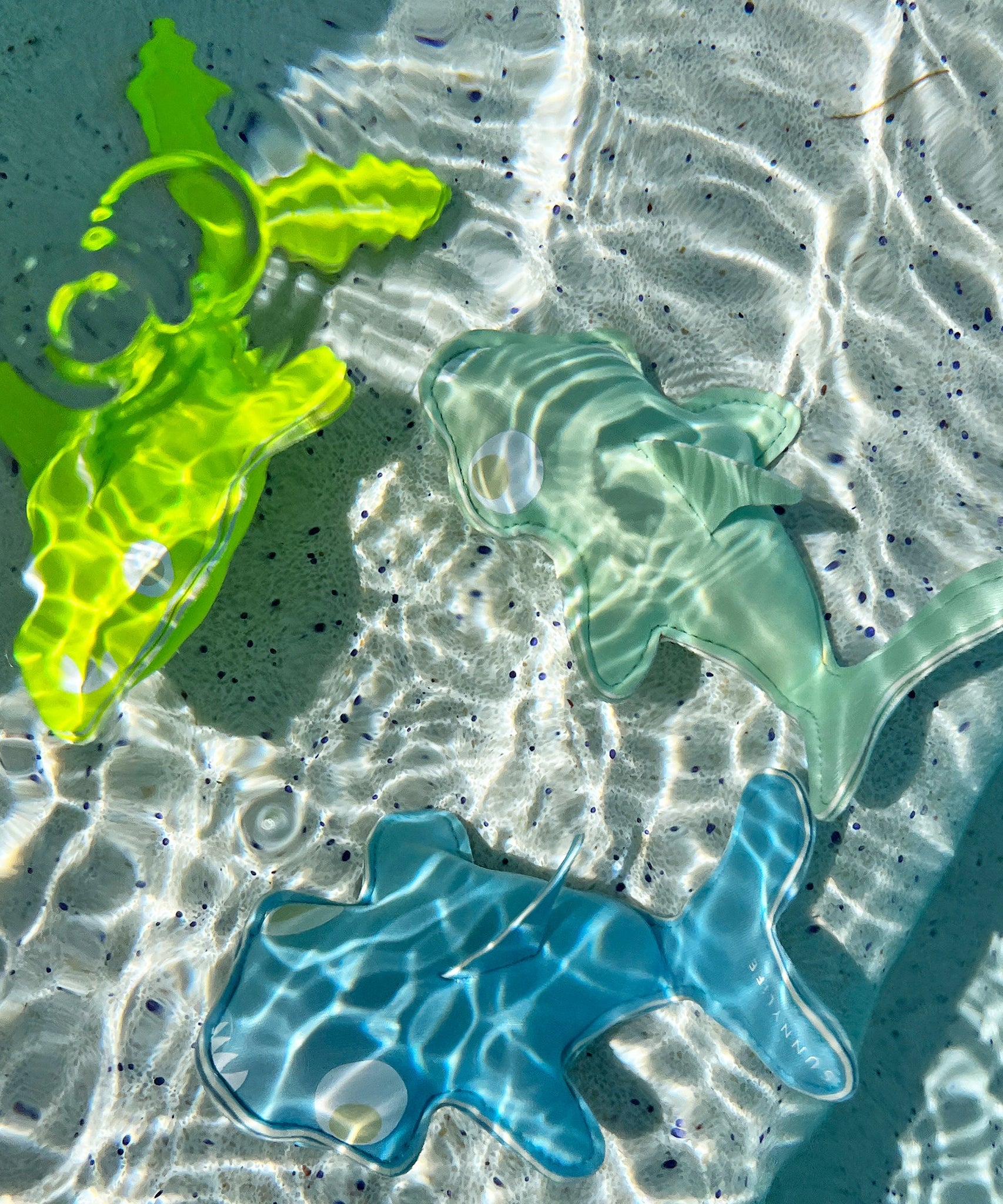 Sunnylife - Salty the Shark Sea and Pool Diving Toys