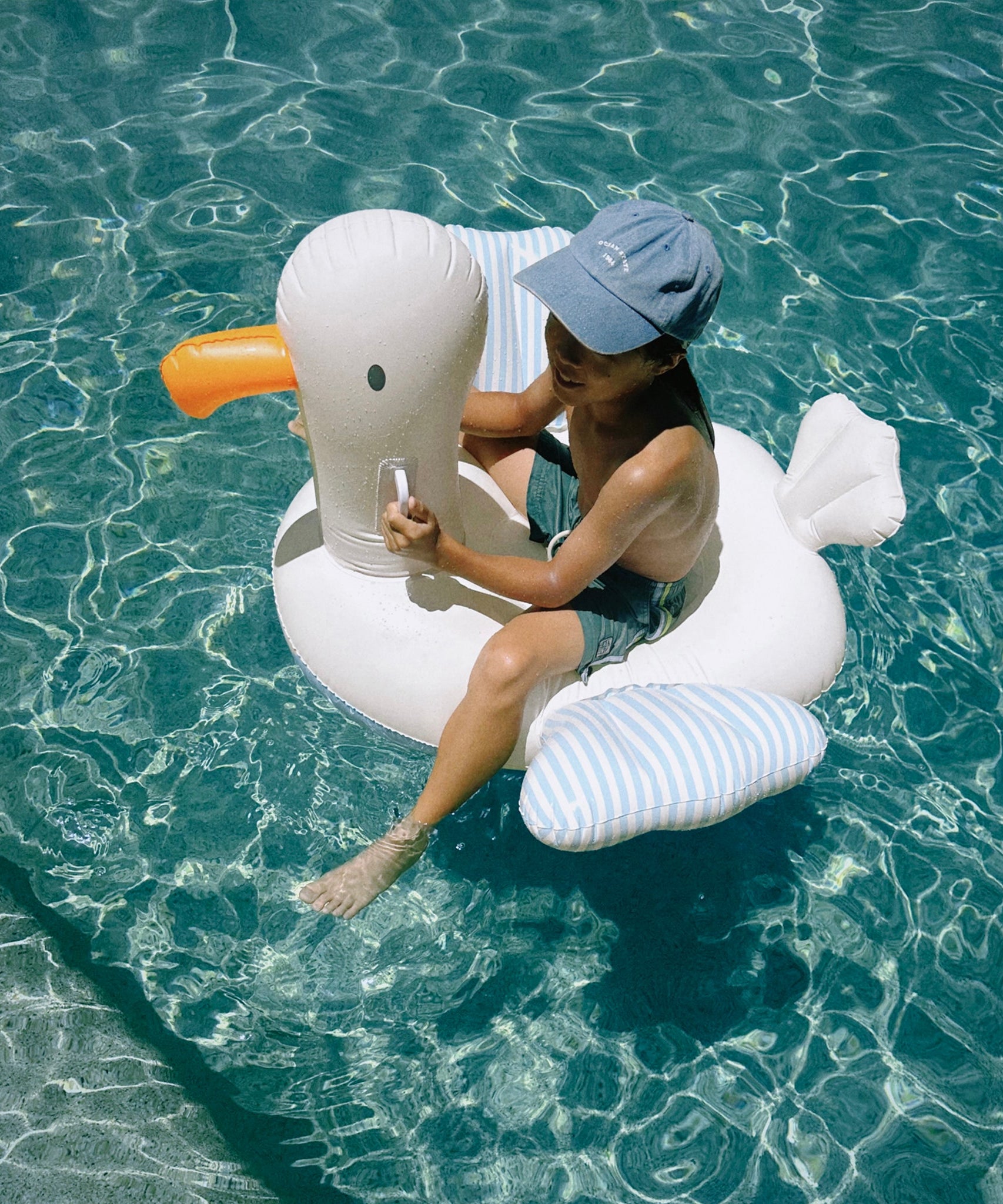Sunnylife - Sammy Seagull Rideable Inflatable Sea and Pool Child Mattress