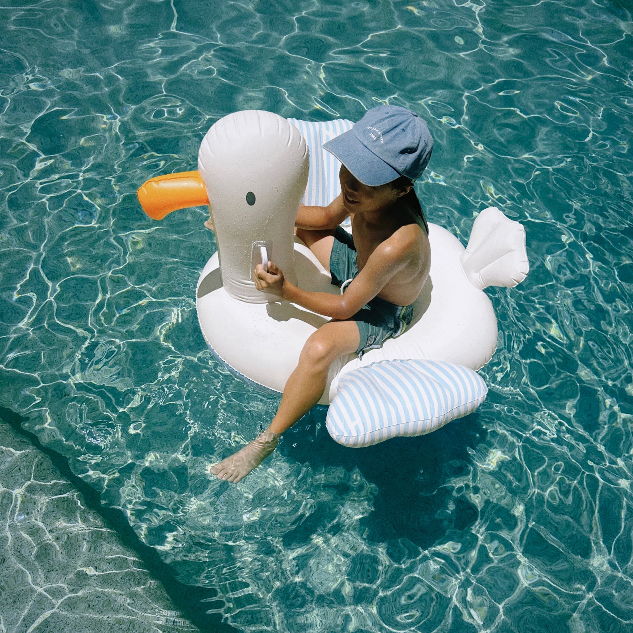 Sunnylife - Sammy Seagull Rideable Inflatable Sea and Pool Child Mattress