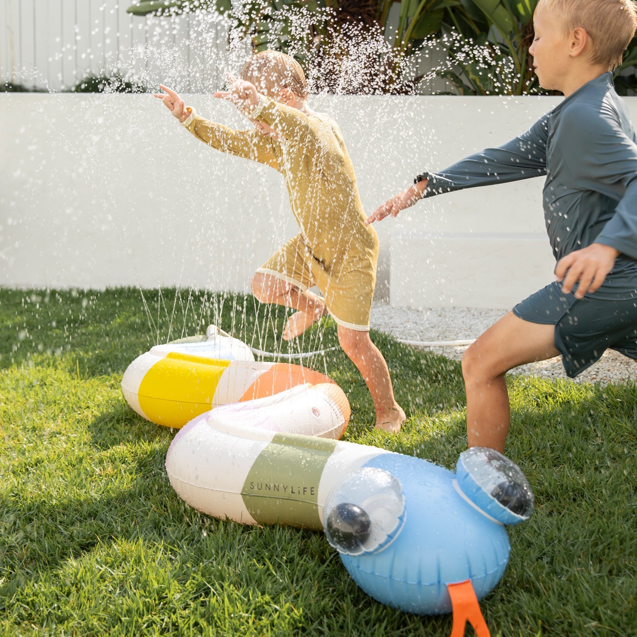Sunnylife - Wild Multi Water Spraying Inflatable Garden Game